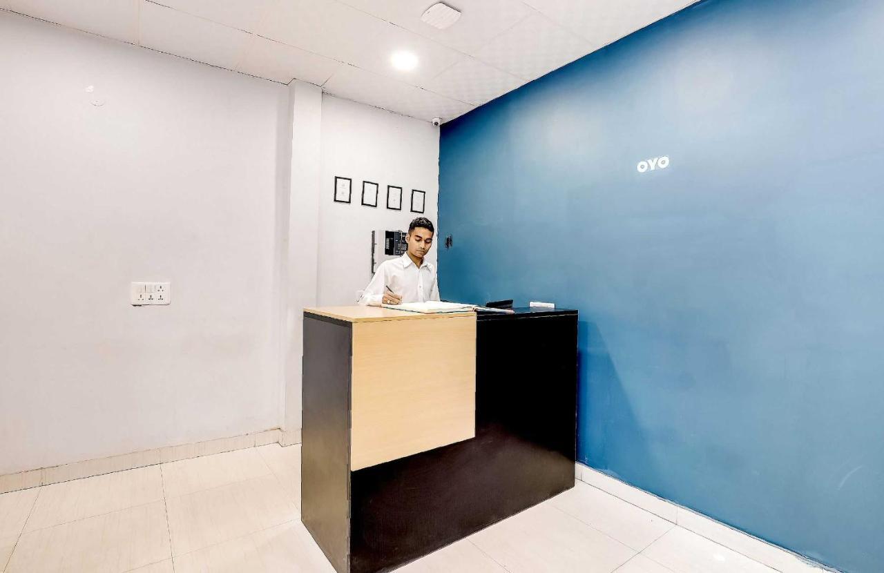 Collection O 71756 Hotel Silver Arrow Near Pacific Mall Tagore Garden Delhi  Dış mekan fotoğraf