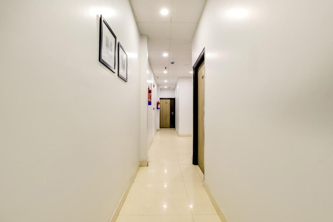 Collection O 71756 Hotel Silver Arrow Near Pacific Mall Tagore Garden Delhi  Dış mekan fotoğraf