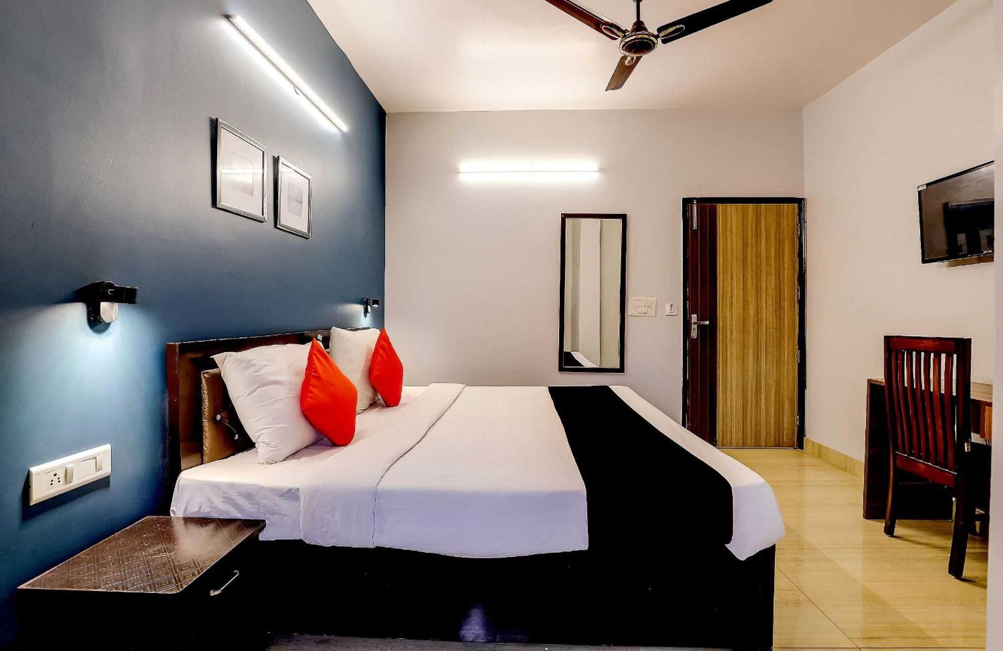 Collection O 71756 Hotel Silver Arrow Near Pacific Mall Tagore Garden Delhi  Dış mekan fotoğraf